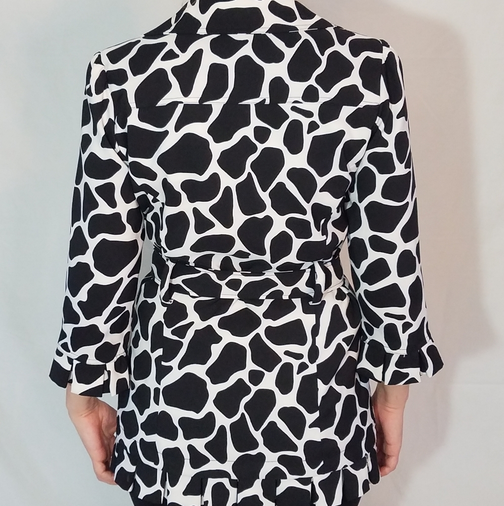 Woman's trench coat with belt - Picture 6 of 7